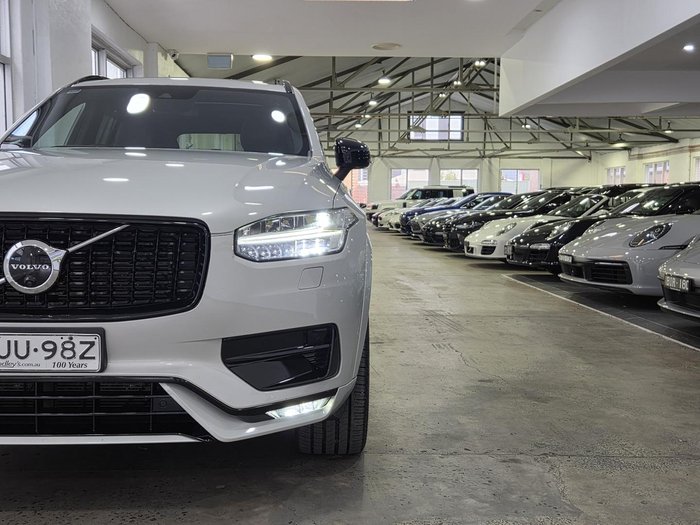 2022 Volvo XC90 B6 R-Design