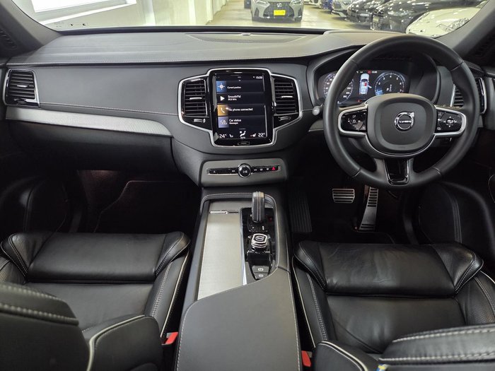 2022 Volvo XC90 B6 R-Design