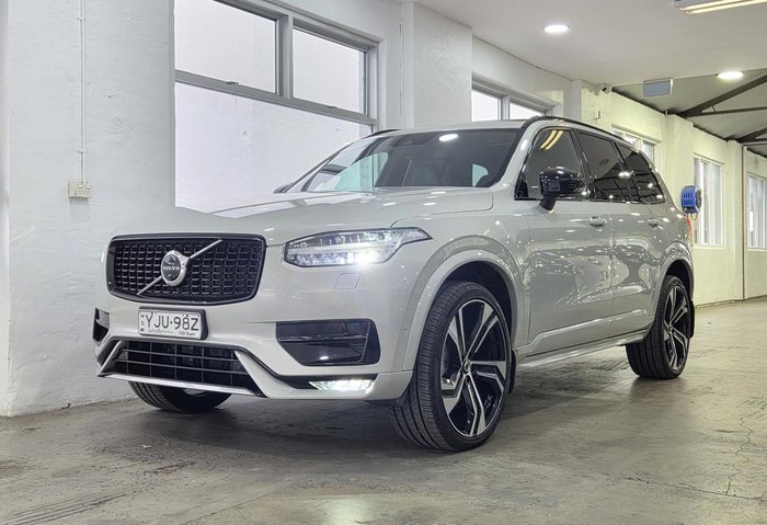 2022 Volvo XC90 B6 R-Design