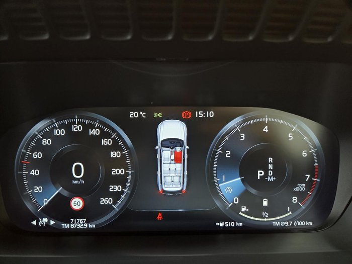 2022 Volvo XC90 B6 R-Design