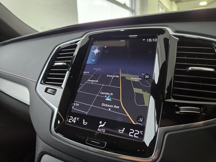 2022 Volvo XC90 B6 R-Design