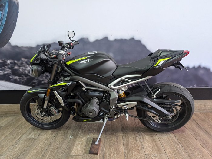 2022 Triumph STREET TRIPLE RS Black