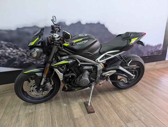 2022 Triumph STREET TRIPLE RS Black