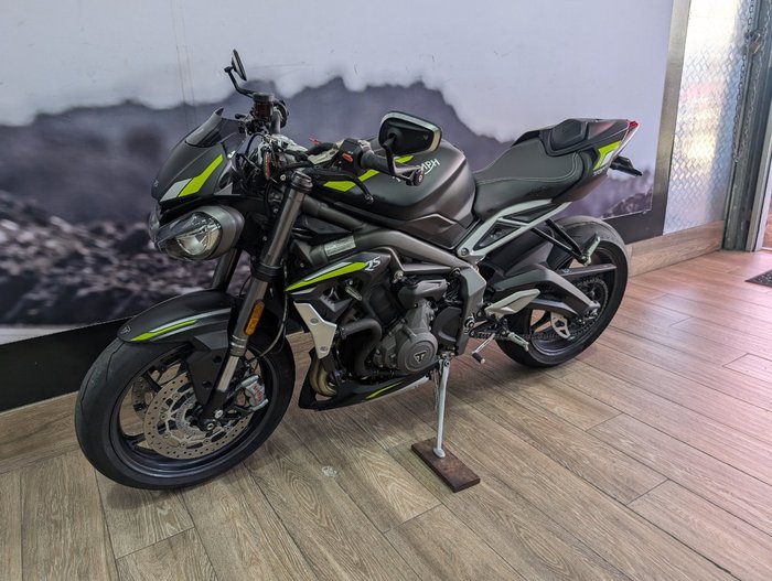 2022 Triumph STREET TRIPLE RS Black