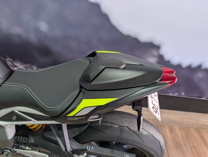 2022 Triumph STREET TRIPLE RS Black