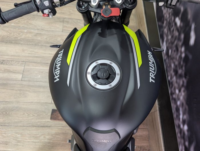 2022 Triumph STREET TRIPLE RS Black