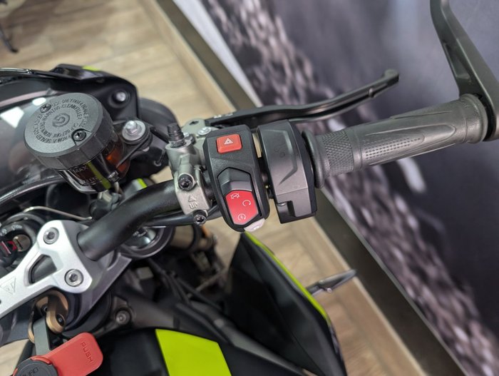 2022 Triumph STREET TRIPLE RS Black