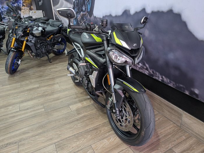 2022 Triumph STREET TRIPLE RS Black
