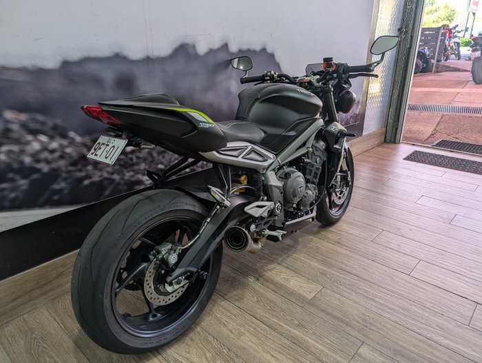 2022 Triumph STREET TRIPLE RS Black