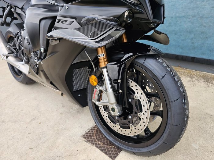 2025 Yamaha YZF-R1 Black