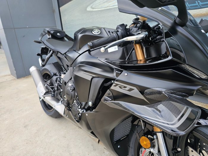 2025 Yamaha YZF-R1 Black