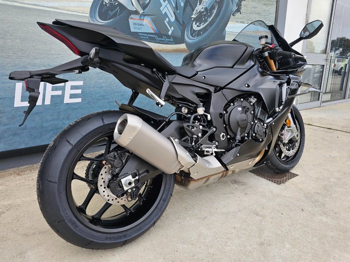 2025 Yamaha YZF-R1 Black
