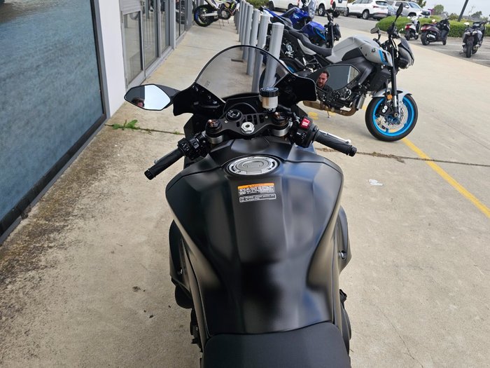 2025 Yamaha YZF-R1 Black