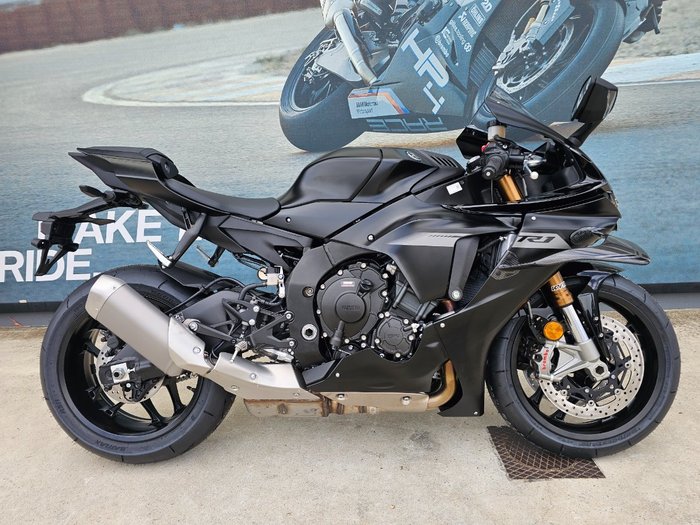 2025 Yamaha YZF-R1 Black
