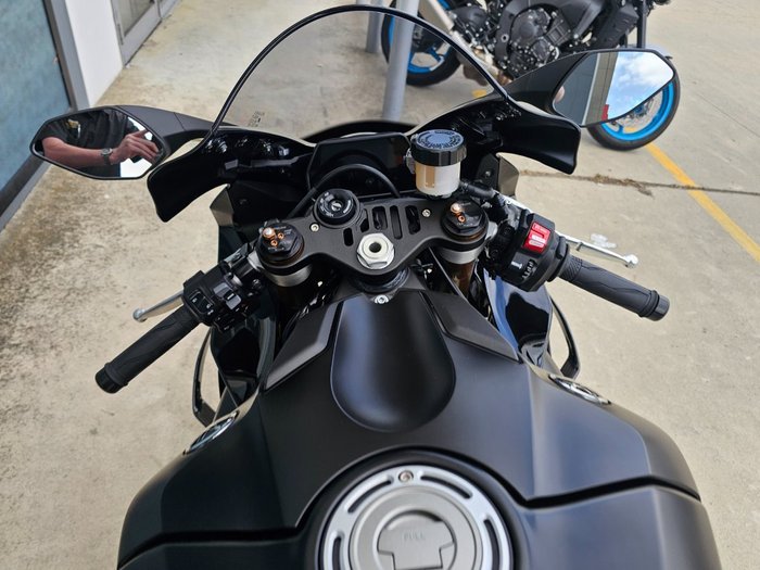 2025 Yamaha YZF-R1 Black