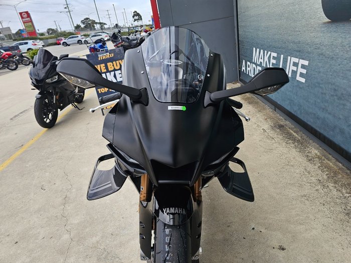 2025 Yamaha YZF-R1 Black