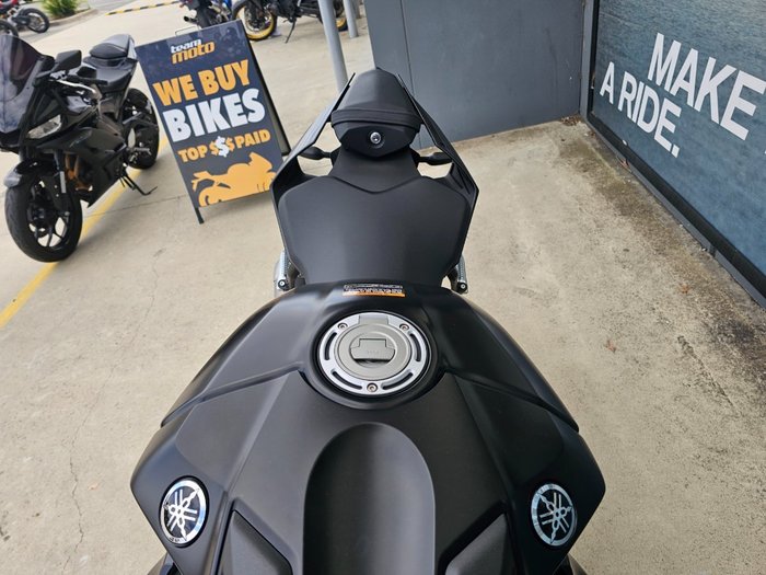 2025 Yamaha YZF-R1 Black