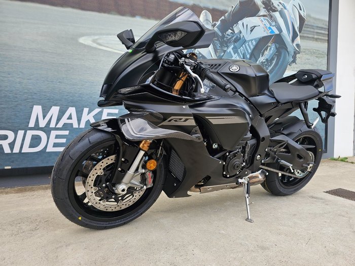 2025 Yamaha YZF-R1 Black