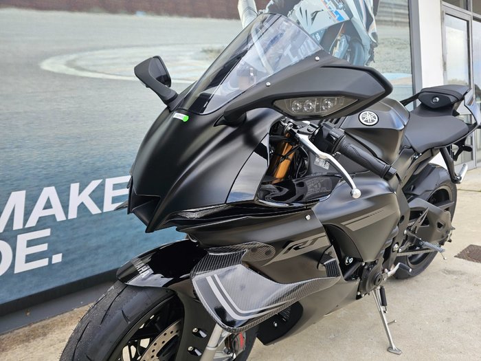 2025 Yamaha YZF-R1 Black