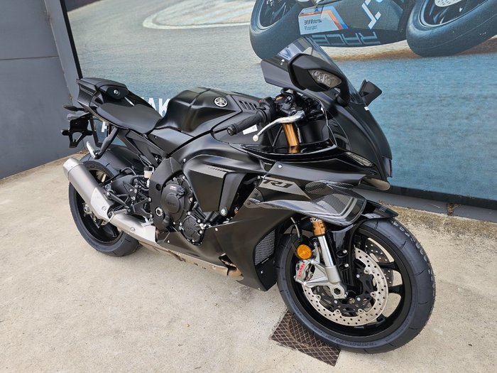 2025 Yamaha YZF-R1 Black