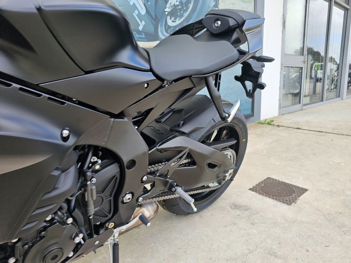 2025 Yamaha YZF-R1 Black