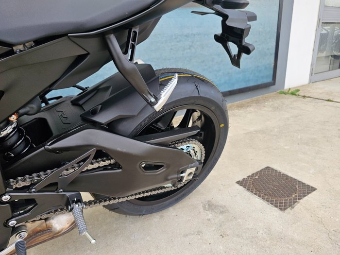 2025 Yamaha YZF-R1 Black