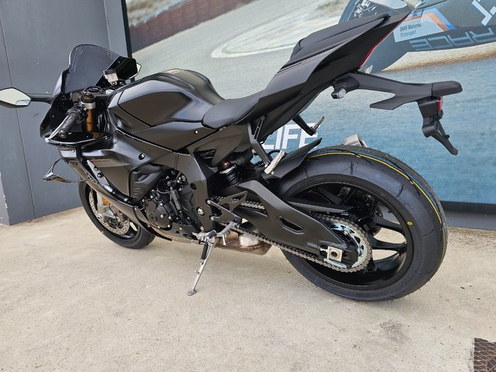 2025 Yamaha YZF-R1 Black