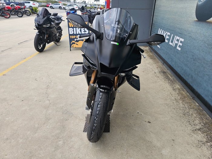 2025 Yamaha YZF-R1 Black