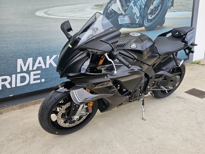 2025 Yamaha YZF-R1 Black