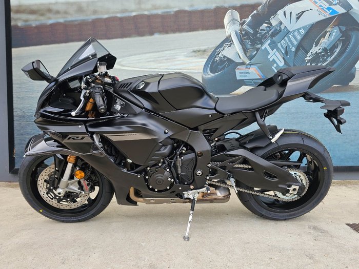 2025 Yamaha YZF-R1 Black