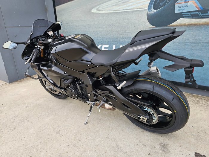 2025 Yamaha YZF-R1 Black