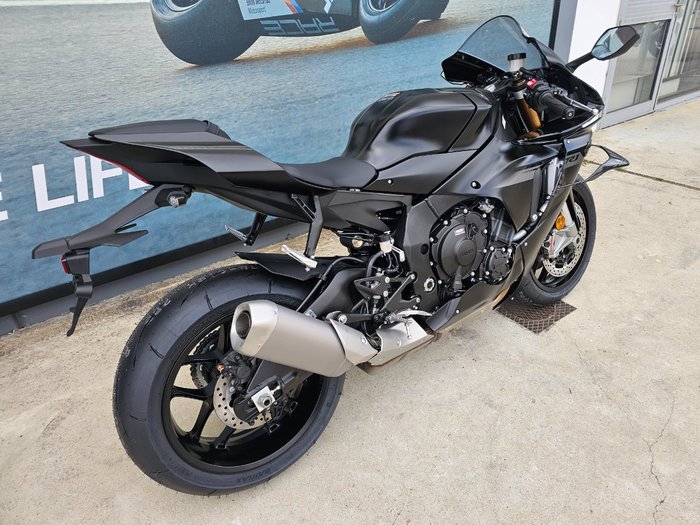 2025 Yamaha YZF-R1 Black