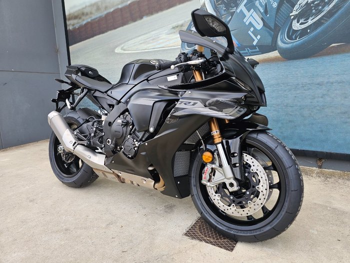2025 Yamaha YZF-R1 Black