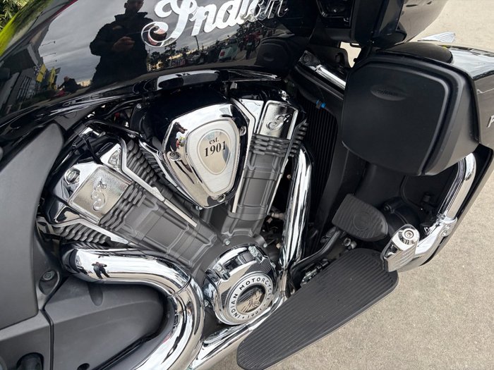 2023 Indian PURSUIT LIMITED PREMIUM BLACK METALLIC
