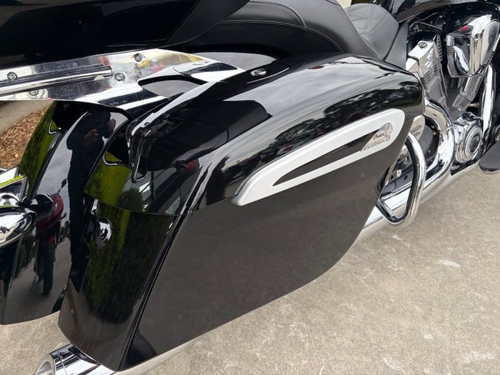 2023 Indian PURSUIT LIMITED PREMIUM BLACK METALLIC