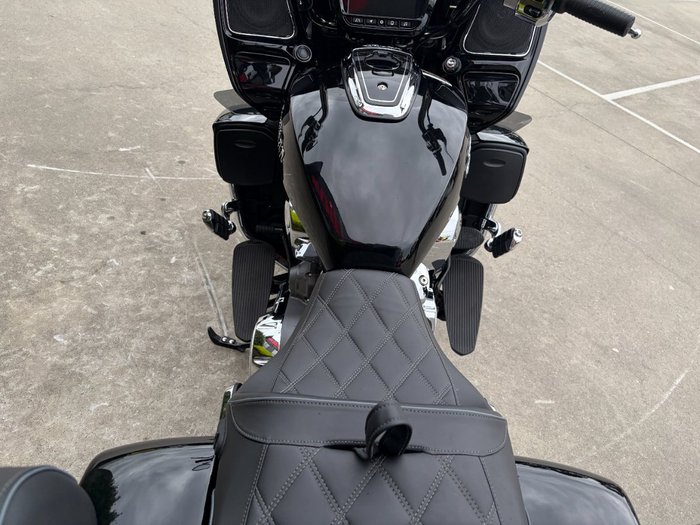 2023 Indian PURSUIT LIMITED PREMIUM BLACK METALLIC