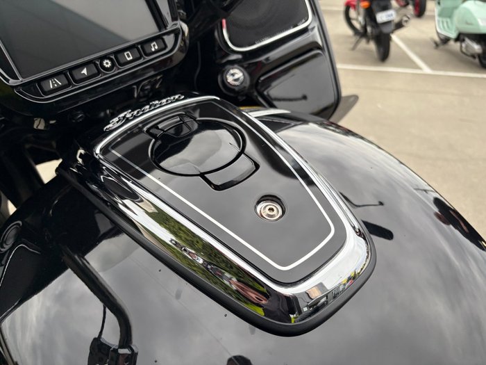 2023 Indian PURSUIT LIMITED PREMIUM BLACK METALLIC