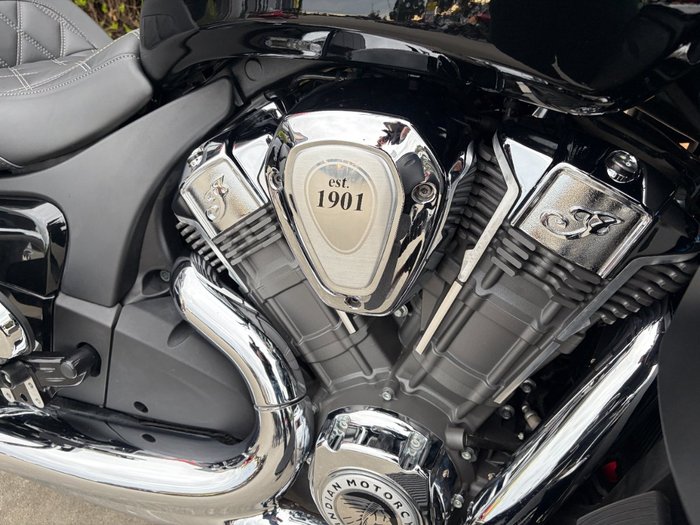 2023 Indian PURSUIT LIMITED PREMIUM BLACK METALLIC