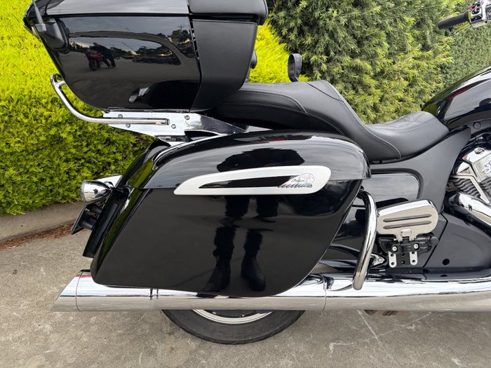 2023 Indian PURSUIT LIMITED PREMIUM BLACK METALLIC
