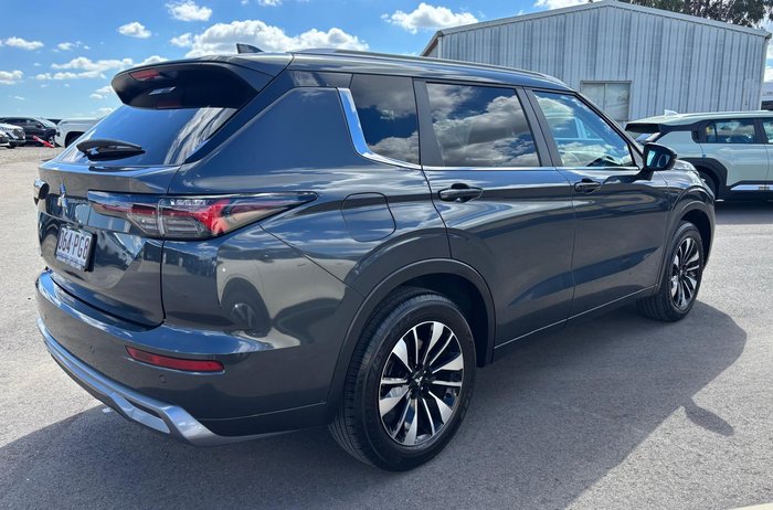 2025 Mitsubishi Outlander LS