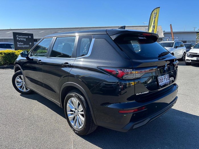 2025 Mitsubishi Outlander ES