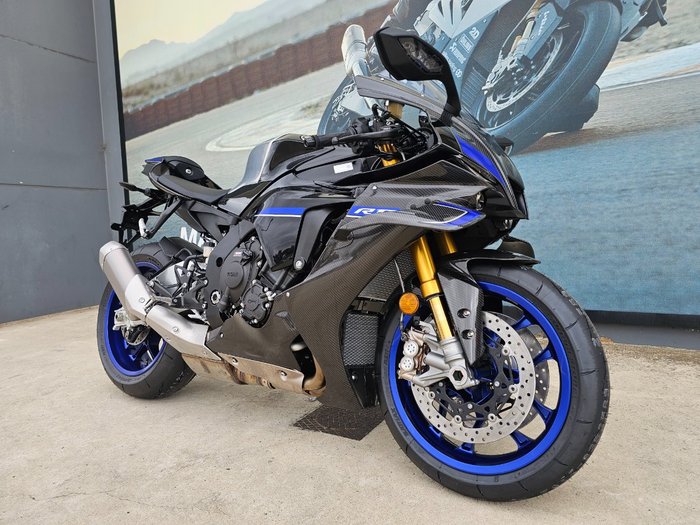 2026 Yamaha YZF-R1 M Black