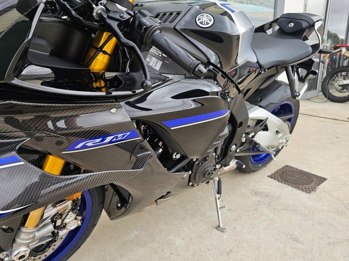 2026 Yamaha YZF-R1 M Black