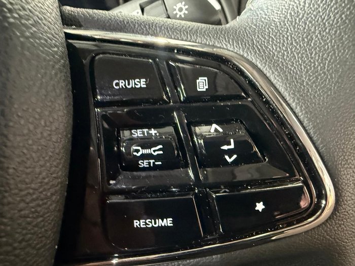 2025 Mahindra XUV700 AX7