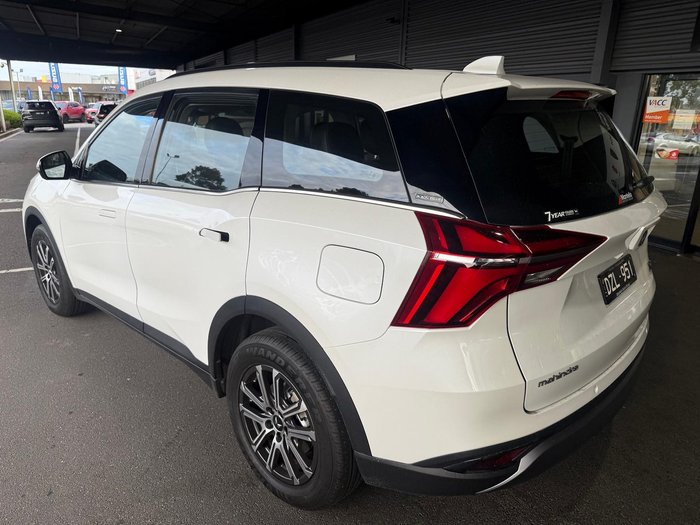 2025 Mahindra XUV700 AX7