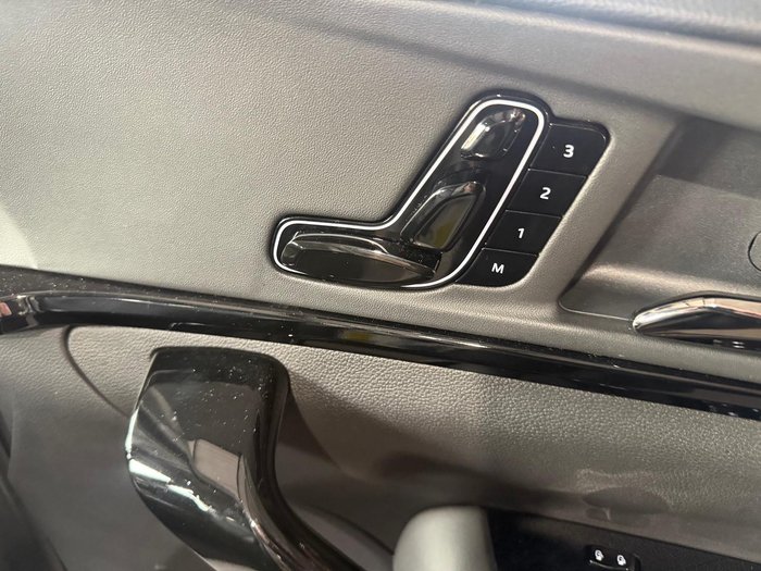 2025 Mahindra XUV700 AX7