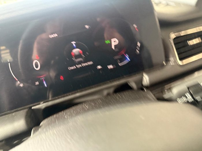 2025 Mahindra XUV700 AX7