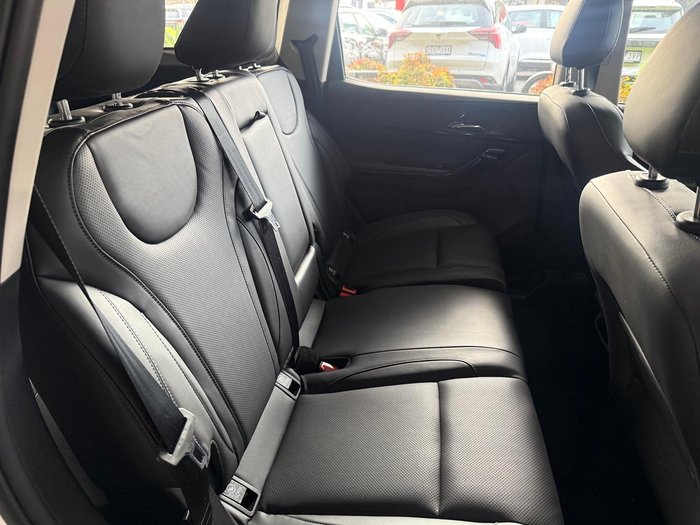 2025 Mahindra XUV700 AX7