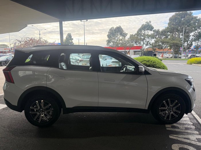 2025 Mahindra XUV700 AX7