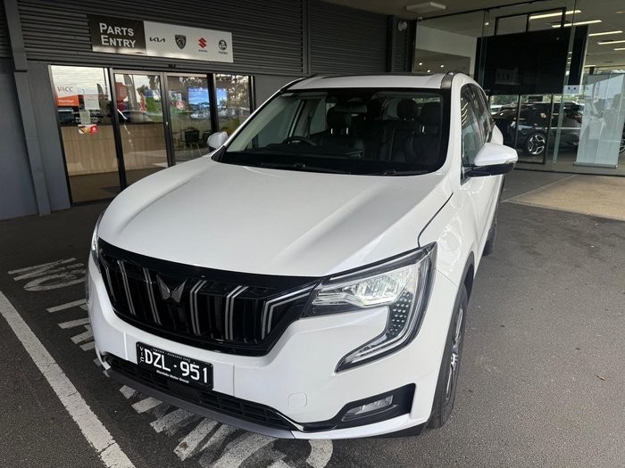 2025 Mahindra XUV700 AX7